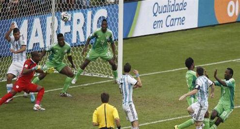  الأرجنتين تهزم نيجيريا وتسحبها معها لثمن نهائي المونديال وميسي يبدأ في توثيق "أسطورته" 